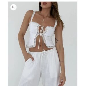 Rumored White Square Neck Tie Front Crop Tank Top size: XS